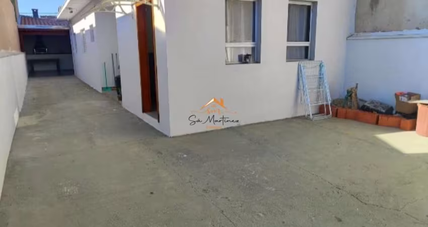 Casa à venda em Jundiaí-SP, Parque Residencial Jundiaí: 2 quartos, 1 suíte, 2 salas, 2 banheiros, 5 vagas de garagem, 175m².