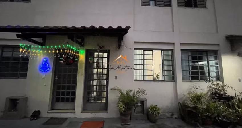 Casa em Condomínio à Venda em Americanópolis, São Paulo-SP: 2 Quartos, 2 Salas, 1 Banheiro, 2 Vagas de Garagem!