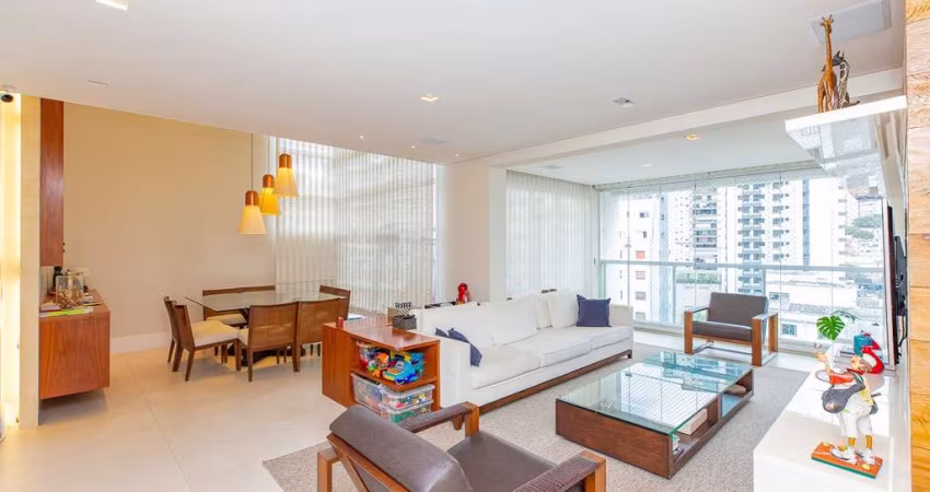 Funcional apartamento tipo para venda com 3 quartos, sendo 3 suítes, 240m²