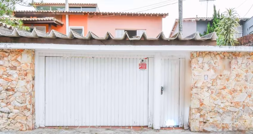 Aconchegante casa tipo para venda com 3 quartos, sendo 1 suíte, 199m²