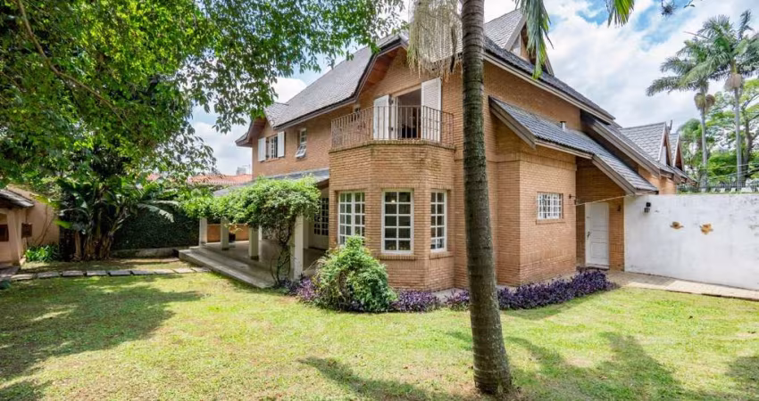 Elegante casa tipo para venda com 3 quartos, sendo 3 suítes, 500m²