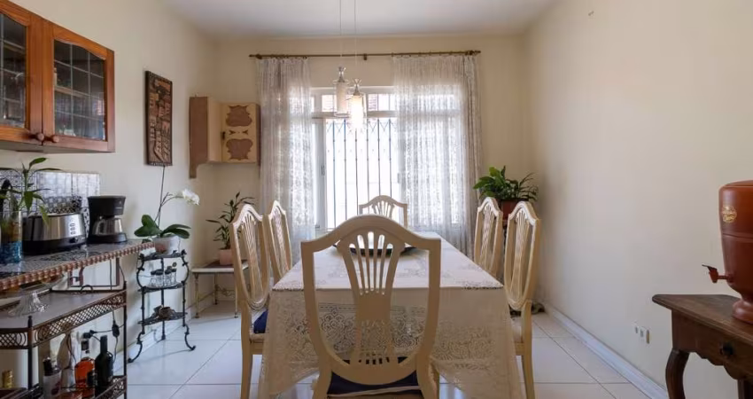Versátil sobrado para venda com 4 quartos, sendo 1 suíte, 205m²