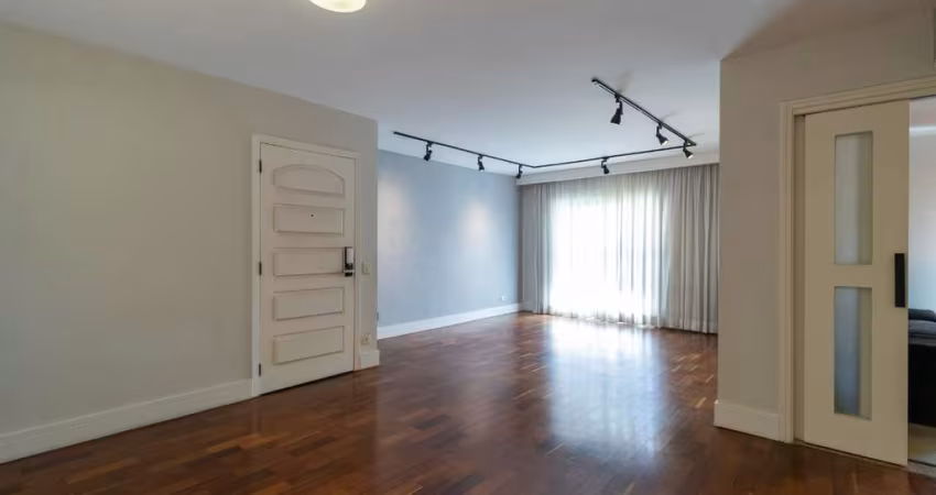 Agradável apartamento tipo para locação com 3 quartos, sendo 1 suíte, 140m²