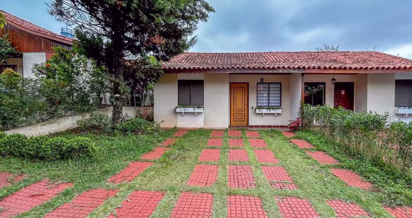 Aconchegante casa em condomínio para venda com 4 quartos, sendo 1 suíte, 124m²