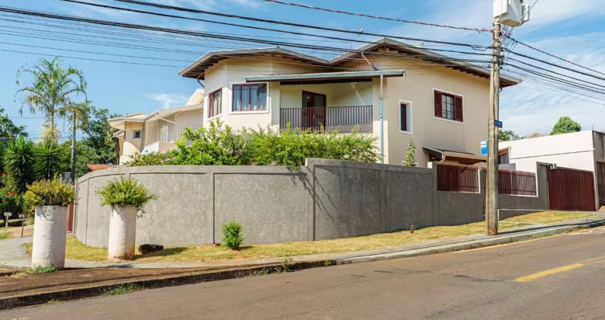 Agradável sobrado para venda com 3 quartos, sendo 1 suíte, 287m²