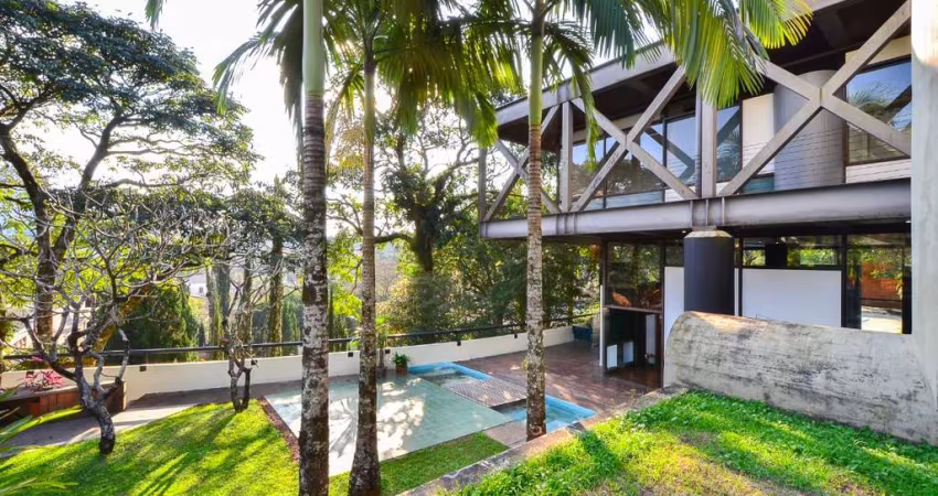 Versátil casa tipo para venda com 4 quartos, sendo 4 suítes, 1,245m²
