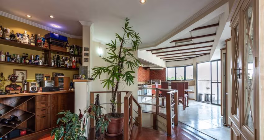 Versátil cobertura para venda com 4 quartos, sendo 2 suítes, 354m²