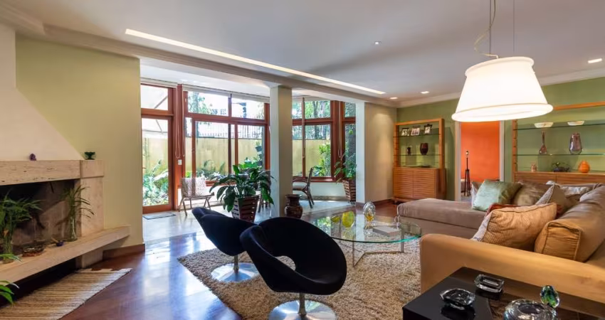 Aconchegante casa tipo para venda com 4 quartos, sendo 3 suítes, 440m²