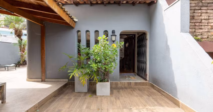 Sensacional sobrado para venda com 3 quartos, sendo 1 suíte, 220m²