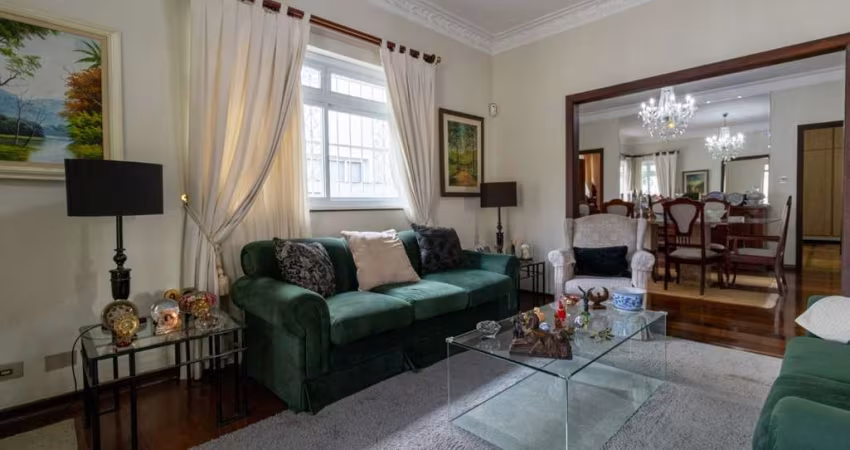 Agradável casa tipo para venda com 4 quartos, sendo 2 suítes, 500m²
