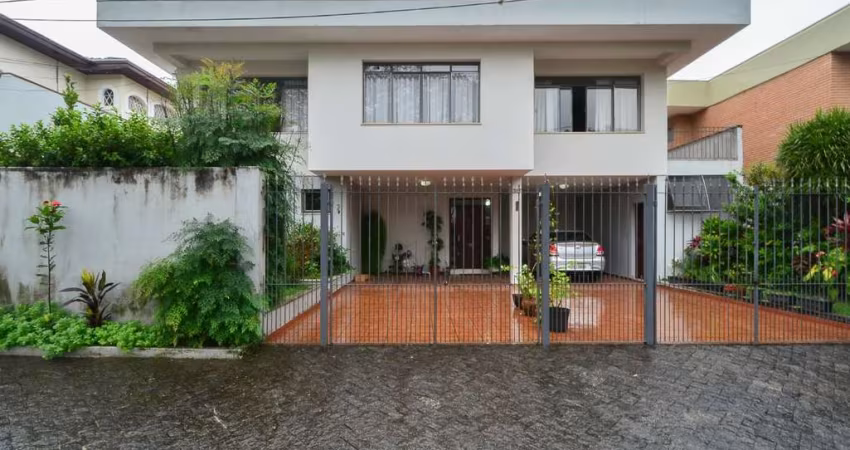 Elegante casa tipo para venda com 3 quartos, sendo 1 suíte, 351m²