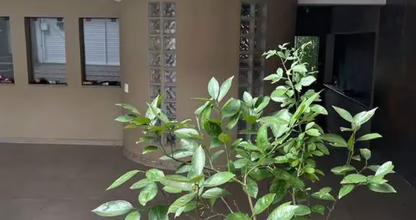 Espetacular casa em condomínio para venda com 3 quartos, sendo 3 suítes, 370m²