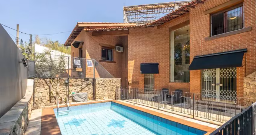Confortável casa tipo para venda em vila progredior com 4 quartos, sendo 2 suítes, 400m²