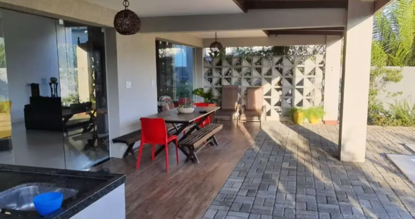 Vendo belíssima casa com 3 suites no alphaville litoral norte