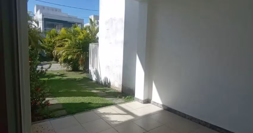 Alugo excelente casa de 4/4, com quarto térreo em condominio- buraquinho o