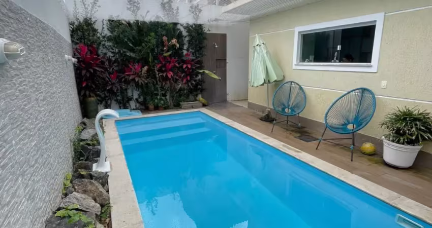 Alugo excelente cada com 5 suites em condomínio fechado em buraquinho