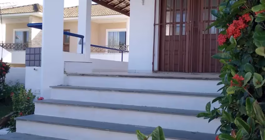 Alugo excelente casa 5/4 com piscina privativa em alameda fechada em vilas com pirtaria 24 horas