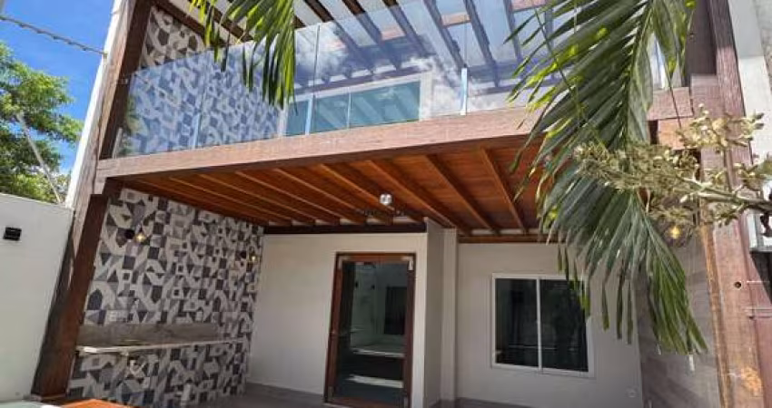 Casa à Venda em Guarapari-ES, na Praia do Morro: 4 quartos, 1 suíte, 2 salas, 3 banheiros, 2 vagas de garagem, 242m².