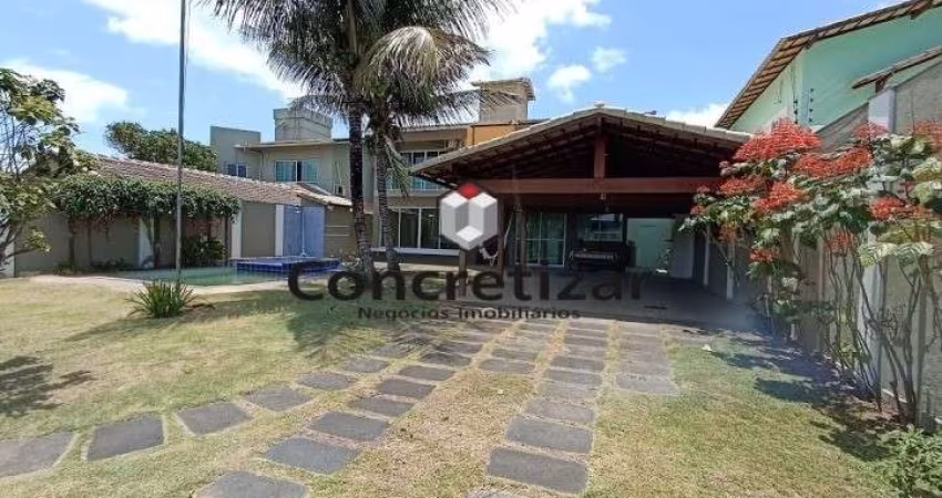 Imperdível oportunidade de adquirir uma casa com 4 quartos, 1 suíte, 2 salas, 2 banheiros, 2 vagas de garagem e 263,00m² em Nova Guarapari.