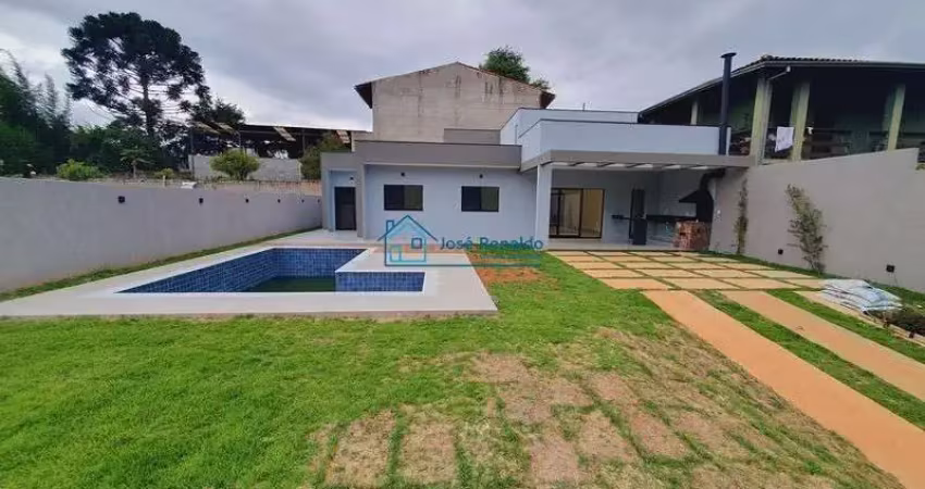 Casa nova moderna com piscina  churrasqueira, aceita financiamento bancário.