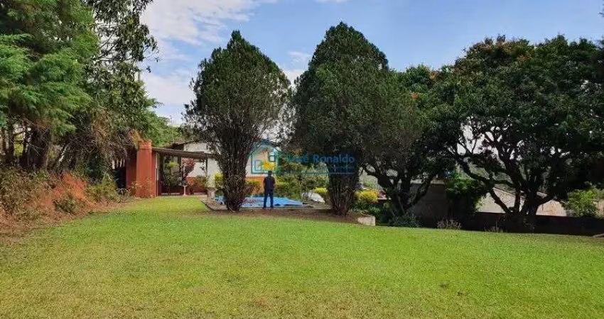Chácara formada na cidade de atibaia, escriturada e de fácil acesso.