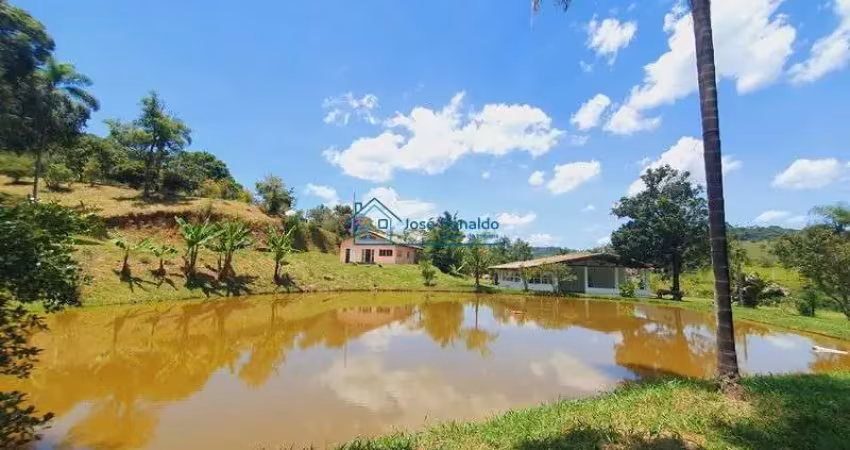 Sítio formado com lago, 30.000 metros de terreno com ótima topografia