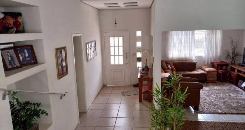 Casa com 3 dormitórios à venda, 276 m² por R$ 1.100.000,00 - Jardim Estoril - Bauru/SP