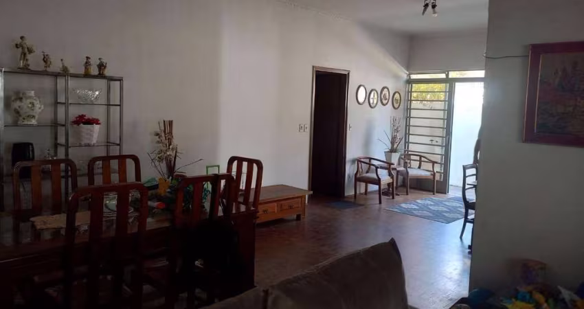 Casa com 3 dormitórios à venda, 240 m² por R$ 830.000,00 - Vila Cidade Universitária - Bauru/SP