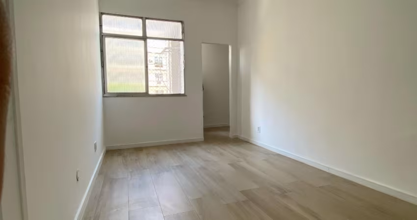 1 QUARTO COM SUÍTE FLAMENGO NA QUADRA DA PRAIA
