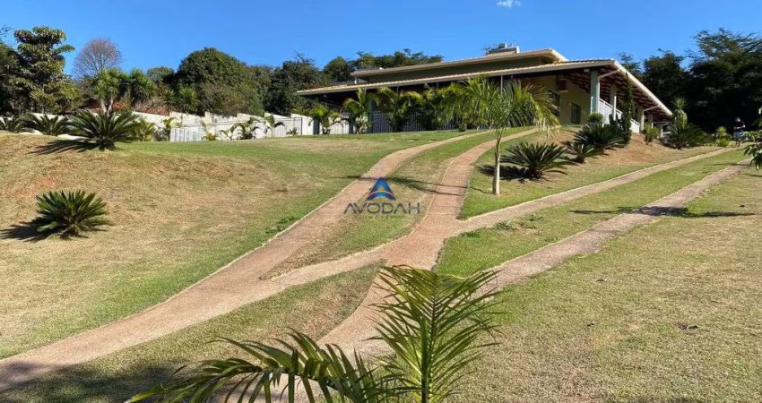Casa à Venda com 4 quartos, 3 banheiros