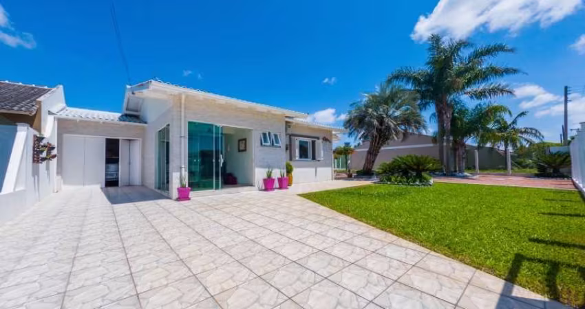 Casa à Venda na Praia de Nova Tramandaí com Dois Terrenos