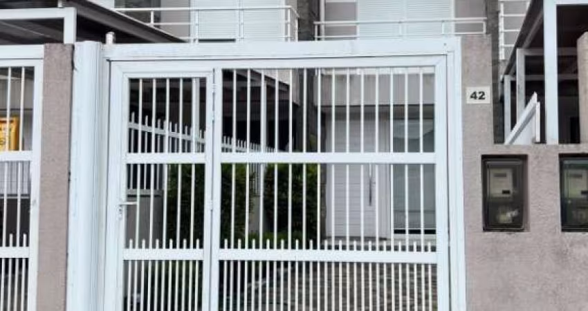 Duplex Aconchegante de 2 Suítes, Mobiliado, Pronto para Morar!