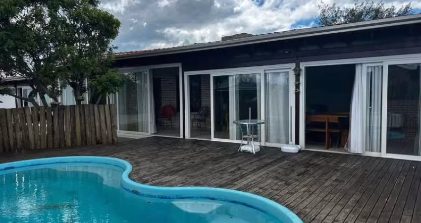 Casa com piscina em Nova Tramandaí