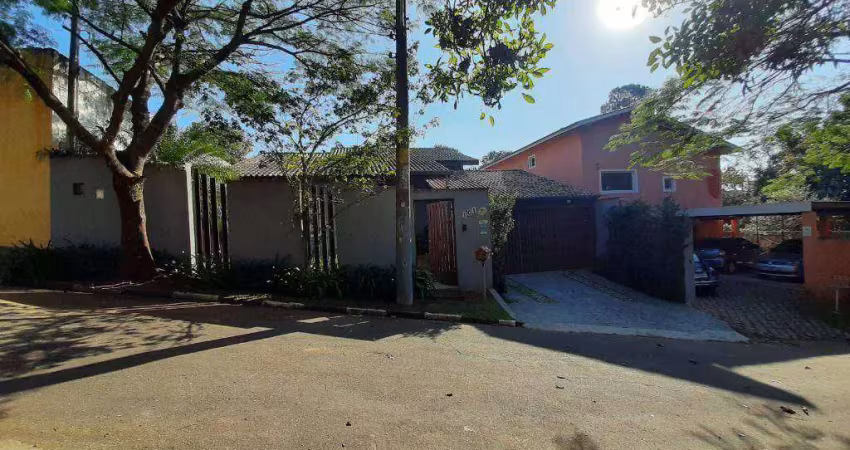 Casa com 3 dormitórios à venda, 239 m² por R$ 1.100.000,00 - Granja Viana - Carapicuíba/SP