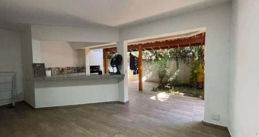 Casa com 3 dormitórios à venda, 170 m² por R$ 899.000,00 - Granja Viana - Cotia/SP