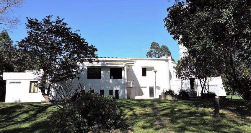 Cond. Jd Colonial - 5 mil m²! Espaço, lazer e privacidade! Ar condicionado nas salas e suíte. Piscina e quadra de tênis. Energia solar fotovoltaica!