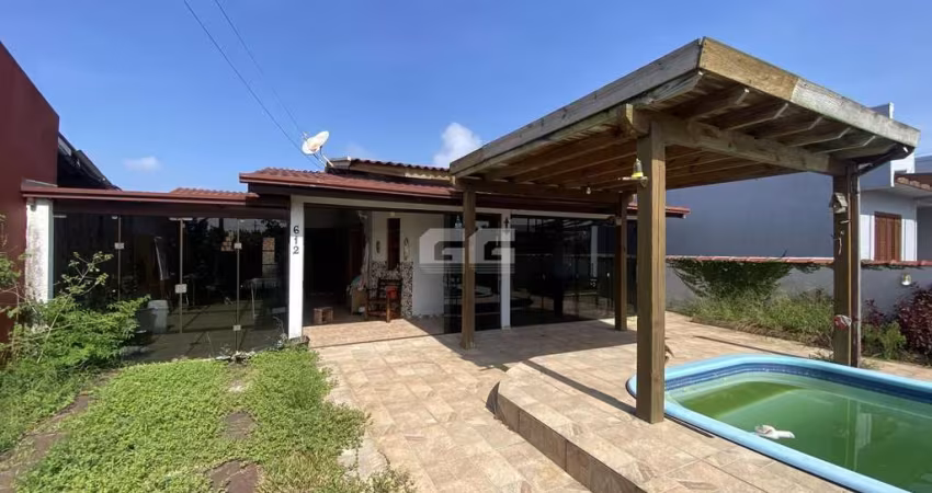 CASA DE 2 DORMITÓRIOS COM PISCINA EM TRAMANDAÍ