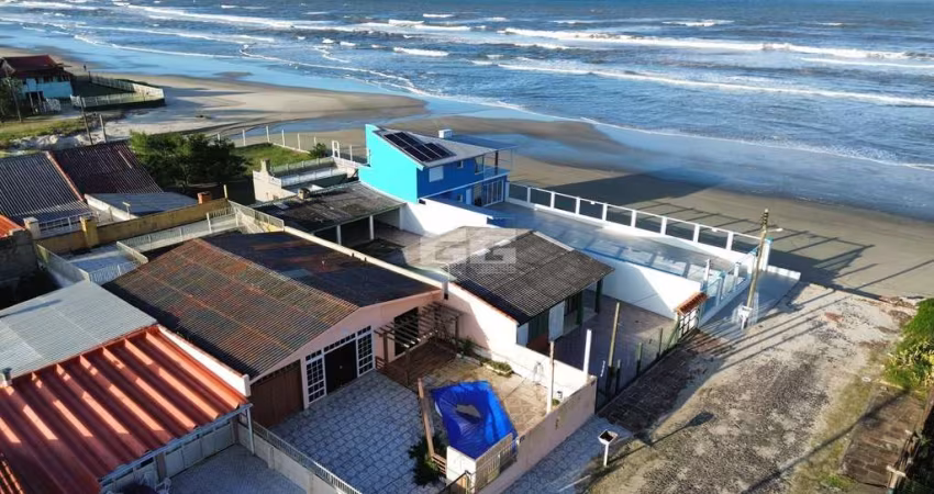 Excelente imóvel beira mar, no Centro de Balneário Pinhal.