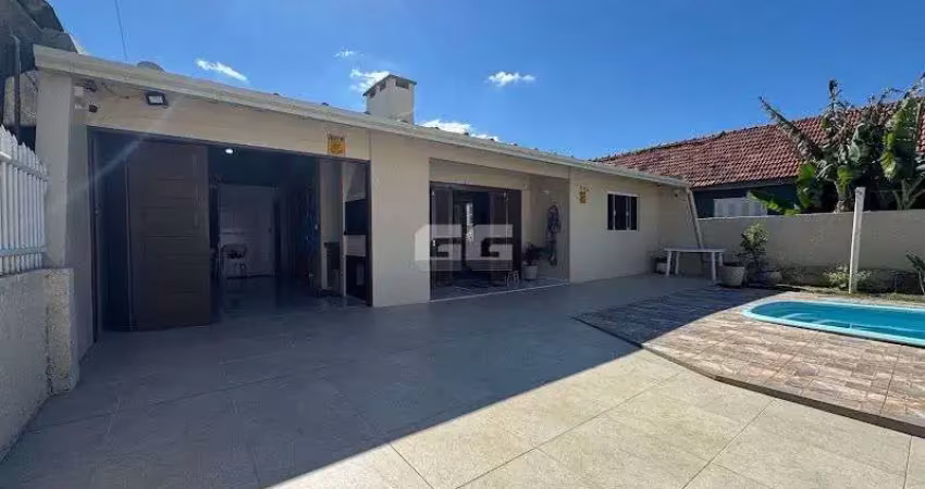 Cidreira/RS-Casa com Piscina, localização especial, rua asfaltada!