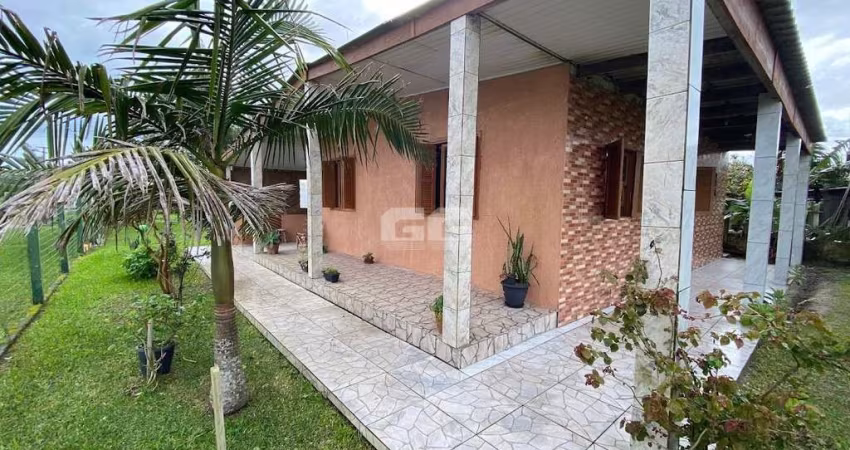 Casa com dois dormitórios a venda em Cidreira/RS