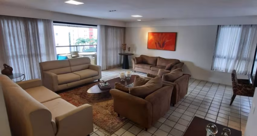 Apt° de Alto Padrão 275m² 4 Qts sendo 3 Suítes 3 Vagas no Parnamirim