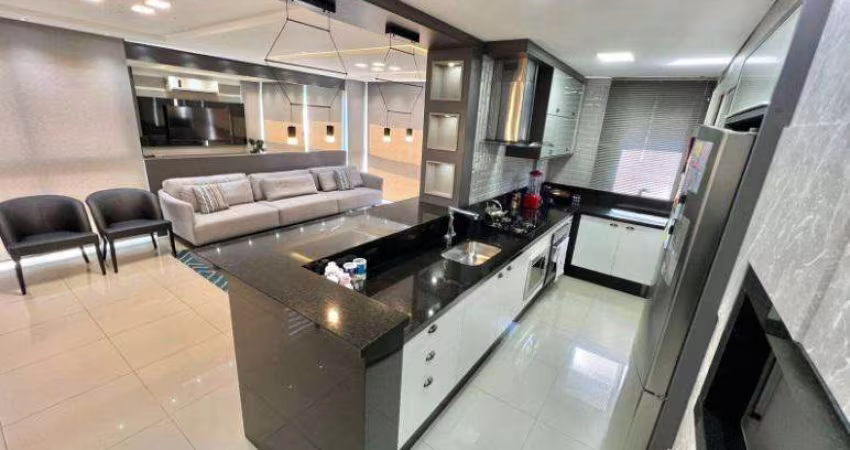 Lindo apartamento, amplo, com 3 suítes e 3 vagas fechadas.