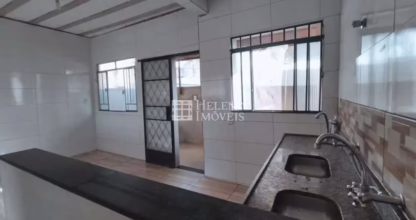 Casa com 3 quartos para alugar na Rua Araticum, Gávea 2, Vespasiano