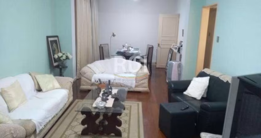 Apartamento 3 dormitório na  Duque de Caxias  com vista para o Guaíba ,  Vaga de garagem. Água quente, caldeira a lenha. Edifício portaria 24 hrs, 2 elevadores, CFTV e zelador. Ótima orientação solar 