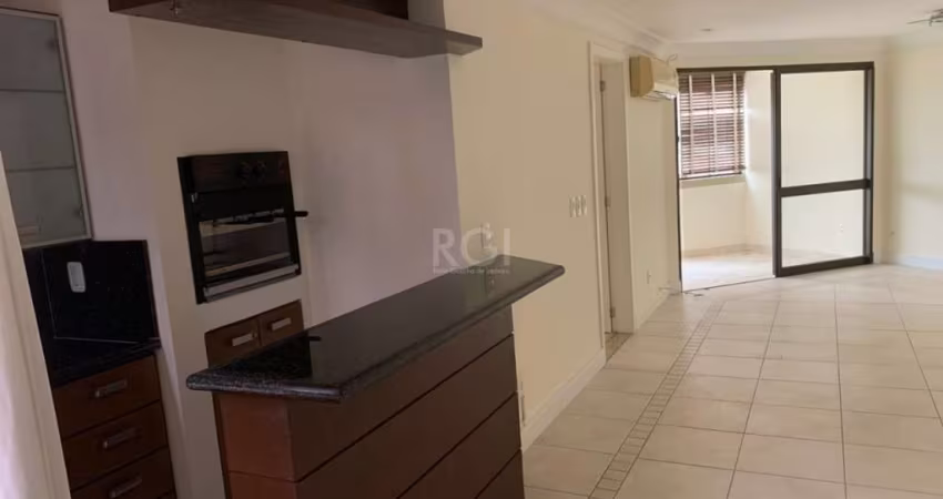 Apartamento de 100 m2 com 3 dormitórios, sendo 1 suíte. Living amplo com churrasqueira e sacada integrada. Apartamento está semi-mobiliado. Condomínio com infraestrutura completa, sendo salão de festa