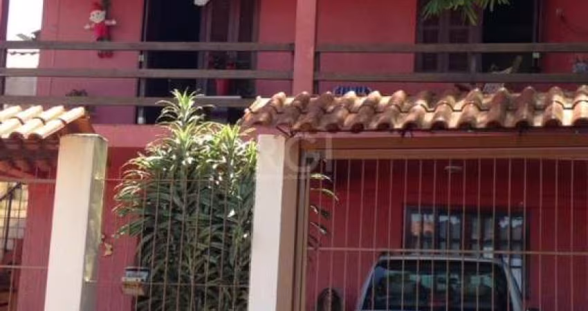 Casa residencial | 3 dormitórios | 1 vaga de garagem | Pátio | Sacada&lt;BR&gt;&lt;BR&gt;Casa no bairro Vila Nova, três dormitórios, com 90m², mobiliada, duas salas, possui 1 vaga de garagem , sacada 