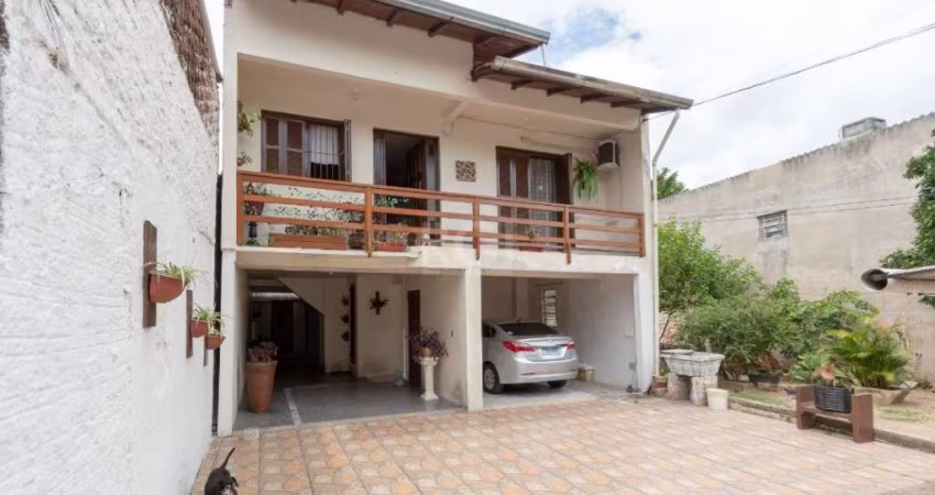 Casa em bom estado , com área total 270 m² com 3 dormitório , 1 banheiro social, lavanderia, área de serviço . cozinha , sala   com uma varanda , 3 vagas de garagem .&lt;BR&gt;Localizada no bairro Non