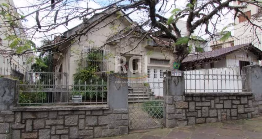 Excelente casa à venda em Higienópolis, com 160.91m² de área privativa e 825m² de área total. Possui 3 dormitórios, 2 banheiros, 1 vaga de garagem. A casa possui uma ótima infraestrutura com área de s