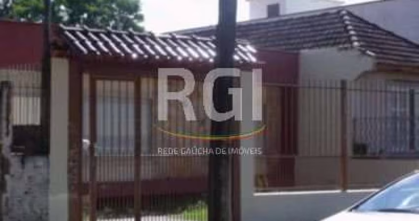 NA RUA ANGELO BARCELOS &lt;BR&gt;OTIMA CASA TÉRREA, com 180m²,  com 3 dormitórios, apartamento completo nos fundos, churrasqueira e garagem para 3 carros coberta, em terreno 9,90 x 39,60m.&lt;BR&gt;&l