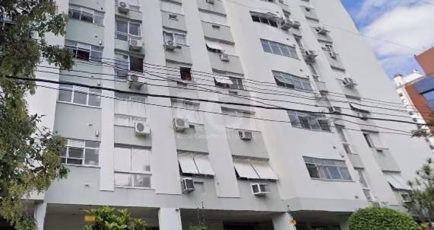 Bairro Menino Deus. Apartamento três(3)dormitórios, uma suíte, living amplo para três ambientes, sacada integrada com churrasqueira, ótima posição solar(leste,norte), cozinha com área de serviço inter